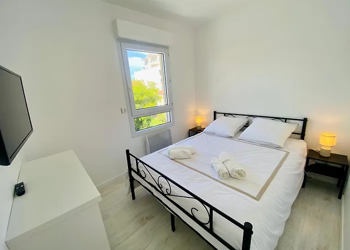 Situation Exceptionnelle Proche Plage, Menage Et Draps Compris דירה *