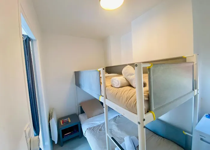 Situation Exceptionnelle Proche Plage, Menage Et Draps Compris アパート アルカション